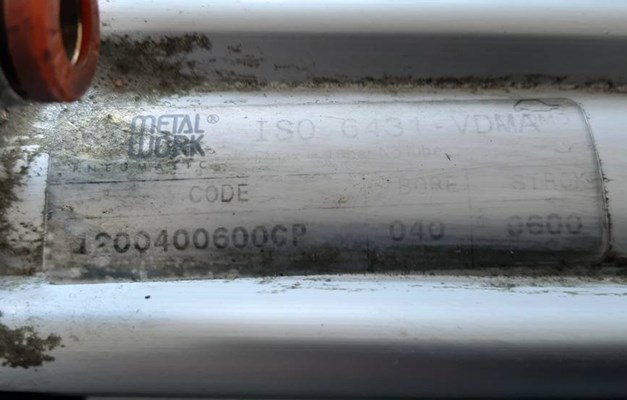 PISTONE PNEUMATICO corsa 600.alesaggio 40 usato